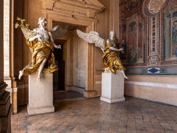 Angels of Pietro Bracci, Blessings Lodge of the Basilica of Saint Mary Major in Rome