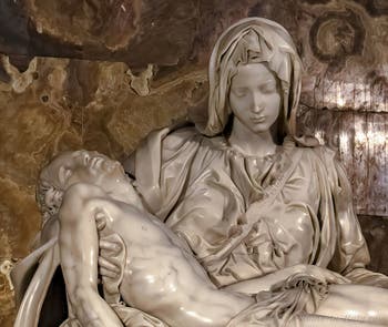 Michelangelo Pietà, St. Peter's Basilica Vatican City in Rome Italy